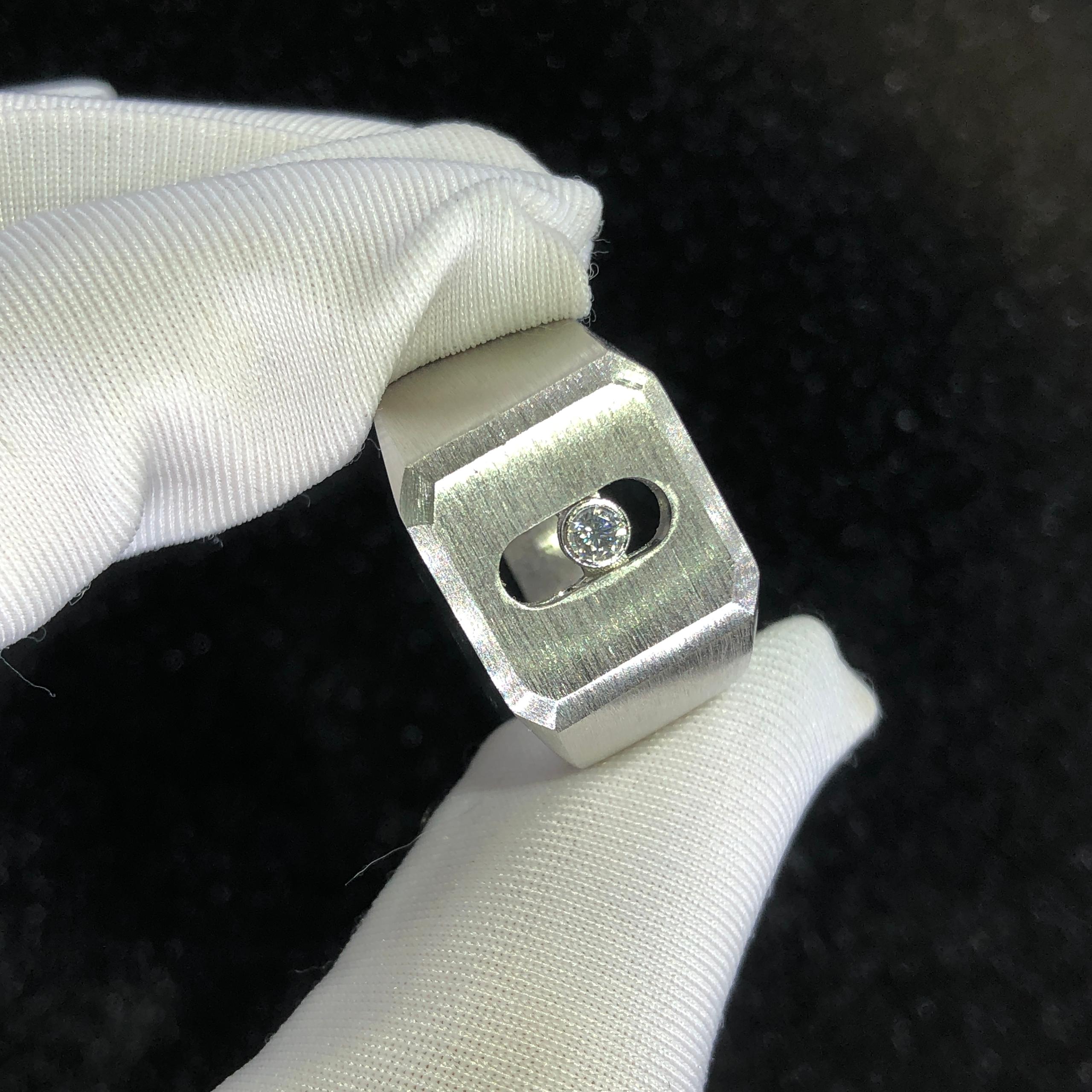 טבעת אהבה בגוון כסף עם זירקון 1 נעים עיצוב ואלגנטי