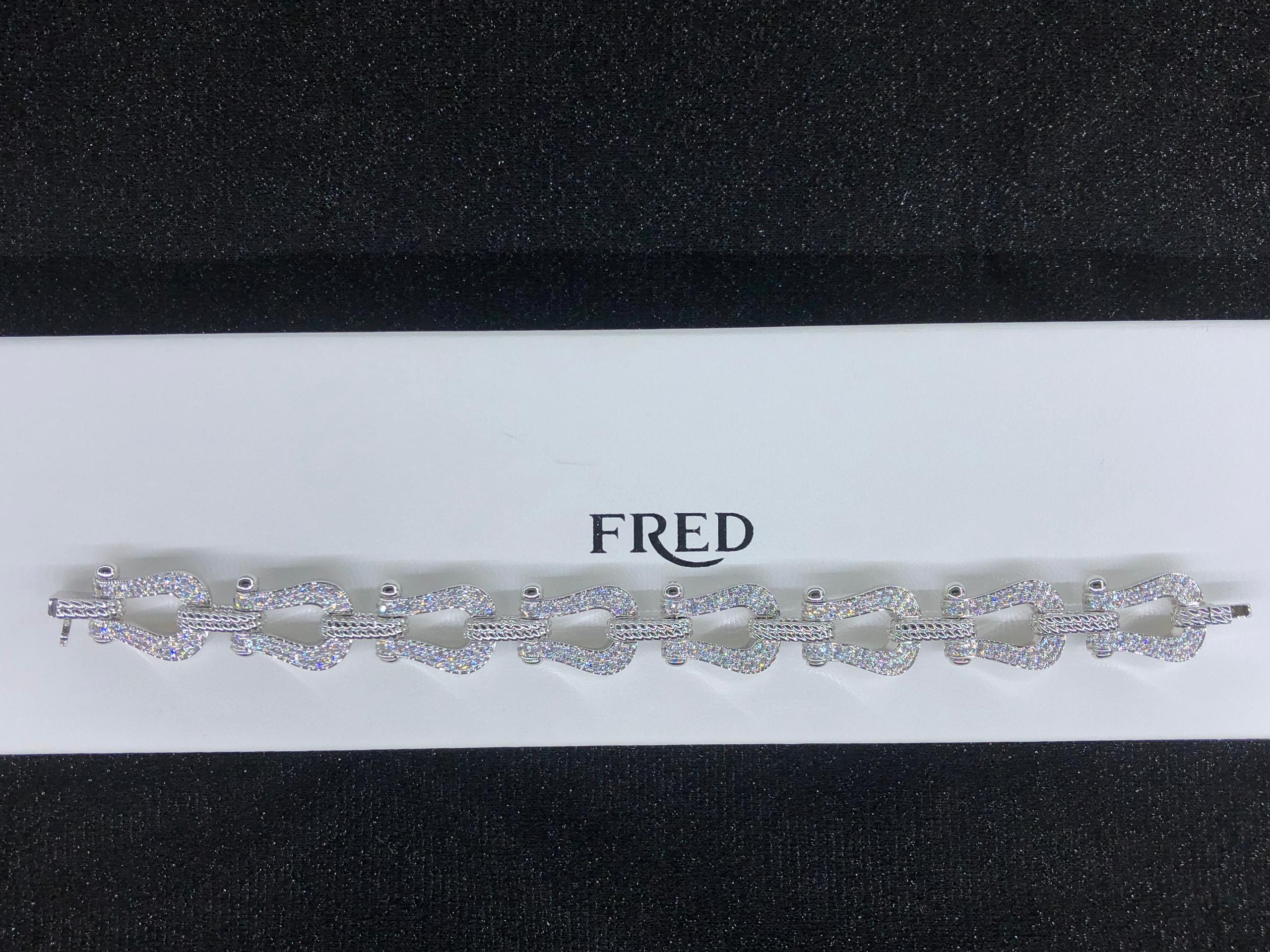 צמיד יוקרתי עם 8 אבזמים בגוון כסף משובצים זירקונים נוצצים