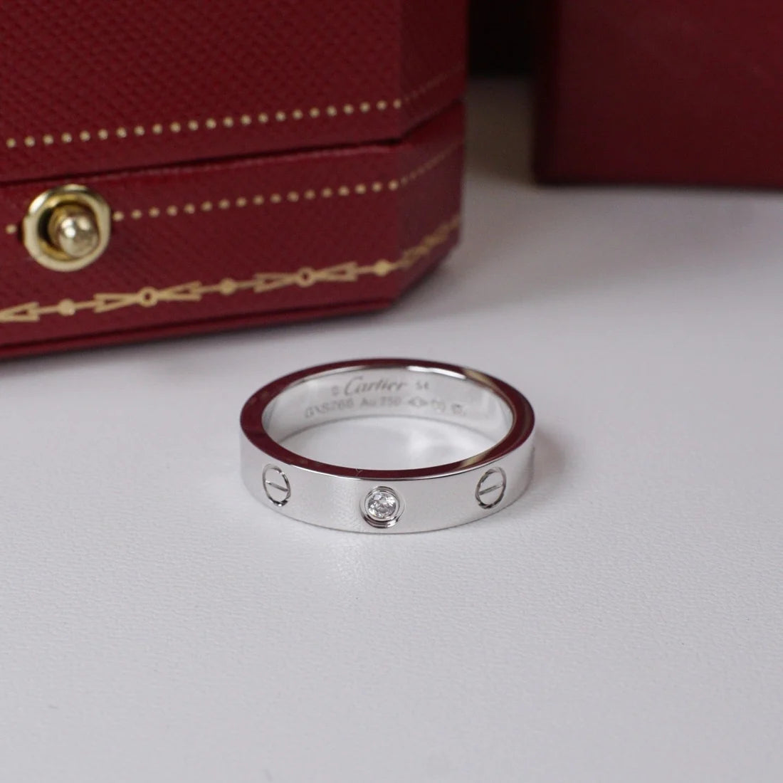 טבעת אלגנטית בגוון כסף משובצת זירקון 1 נוצץ — JEWELLUXE™