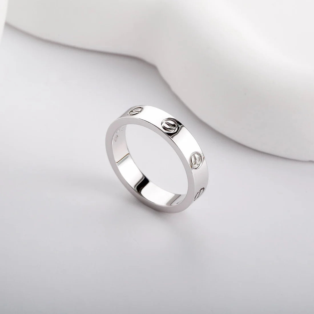 טבעת אלגנטית בגוון כסף מבריק — JEWELLUXE™