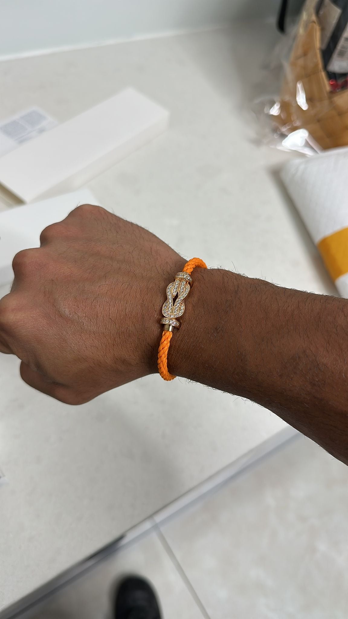Bracelet de luxe avec un cordon orange et un fermoir infini en or rose incrusté de zircons étincelants — JEWELLUXE™