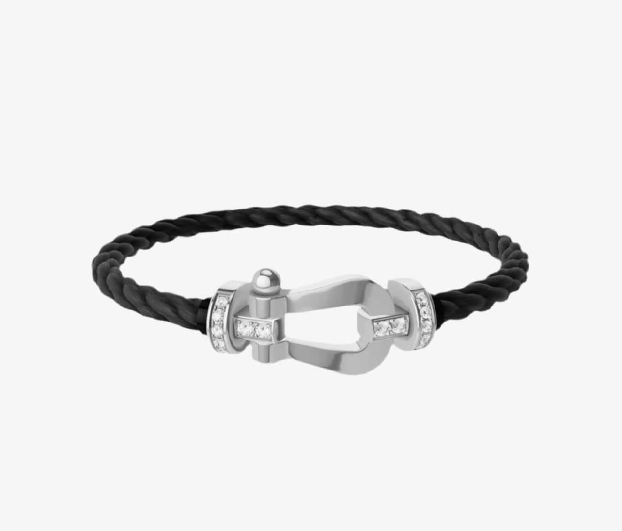 צמיד יוקרתי עם רצועת חבל שחורה ואבזם בגוון כסף משובץ בחצי זירקונים נוצצים