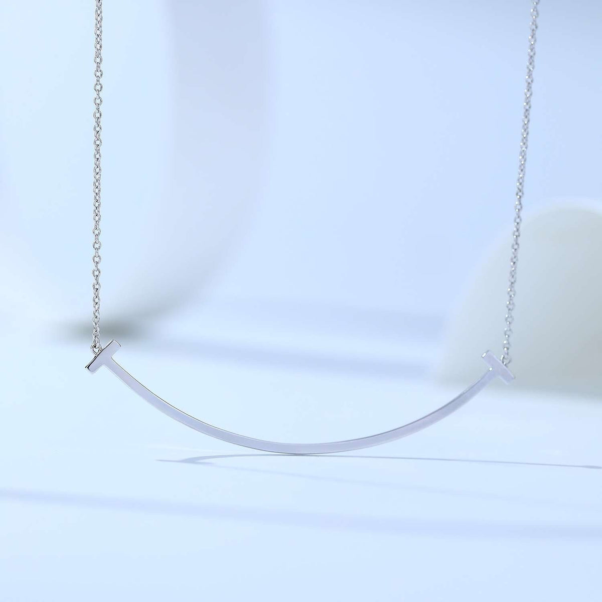‏שרשרת בעיצוב סמיילי בגוון כסף מבריק – JEWELLUXE™