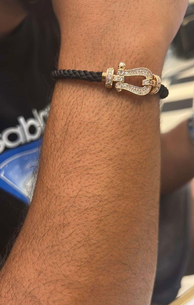 Bracelet de luxe avec bracelet en corde noire et fermoir doré serti de zircons étincelants — JEWELLUXE™