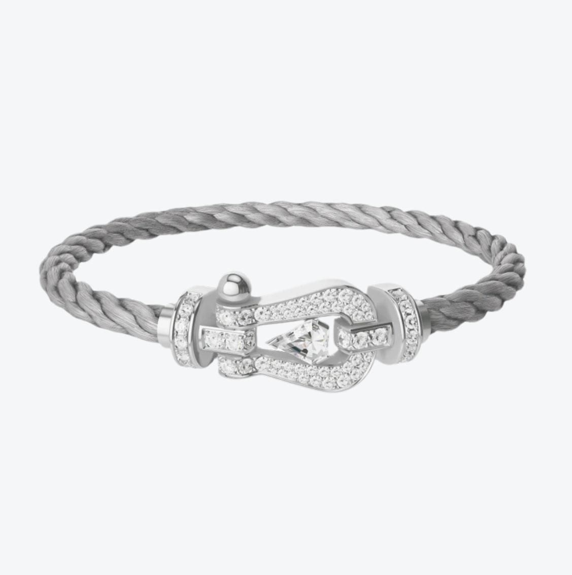 Bracelet luxueux avec un bracelet en métal argenté et une boucle argentée, serti de zircons et d'une pierre centrale de 0,5 carat