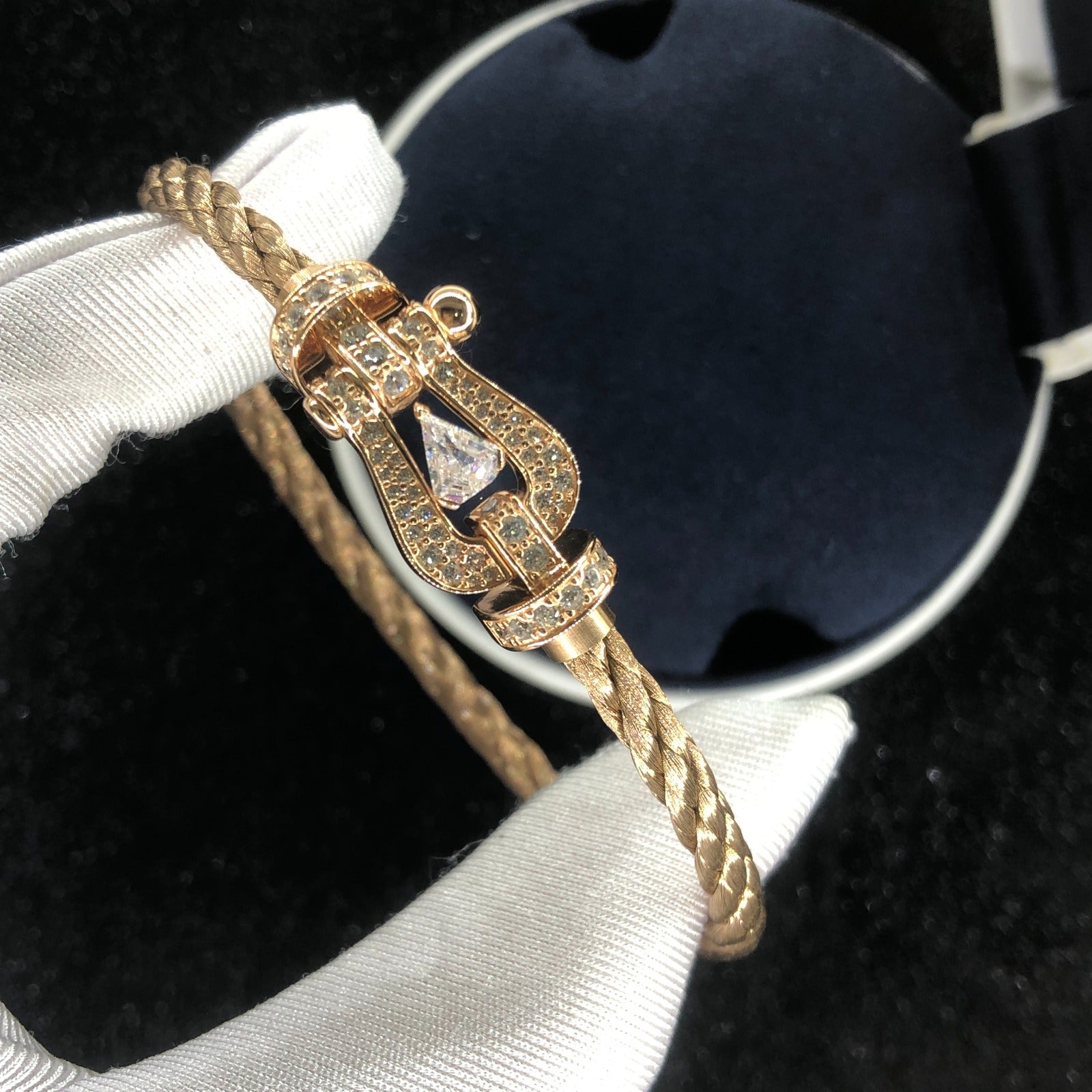 A luxurious bracelet with a pink metal strap and a rose-gold clasp encrusted with sparkling zircons with a 0.5 carat center stone — JEWELLUXE™