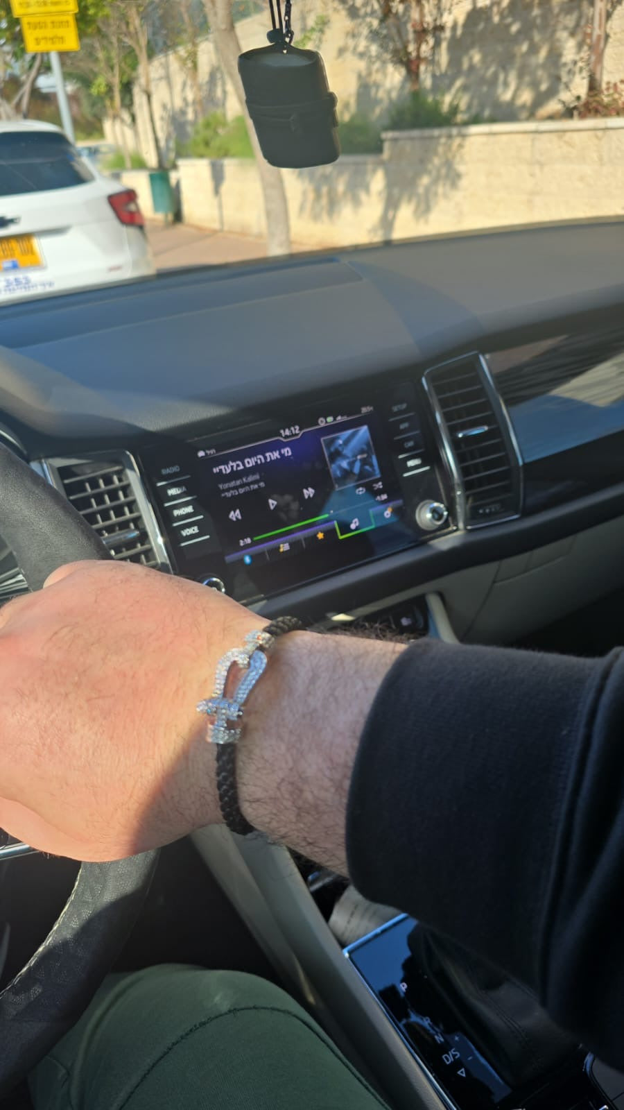 צמיד פרימיום עם רצועת חבל XL שחורה ואבזם XL בגוון כסף משובץ זירקונים נוצצים — JEWELLUXE™