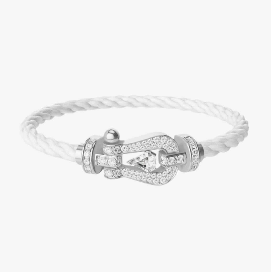 Bracelet luxueux avec une sangle en corde blanche et une boucle argentée parsemée de zircons, avec une pierre centrale de 0,5 carat