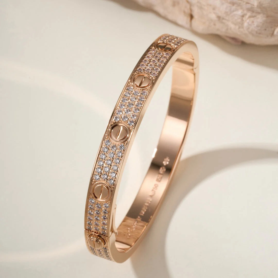 Un bracelet élégant couleur or rose incrusté de zircons étincelants — JEWELLUXE™