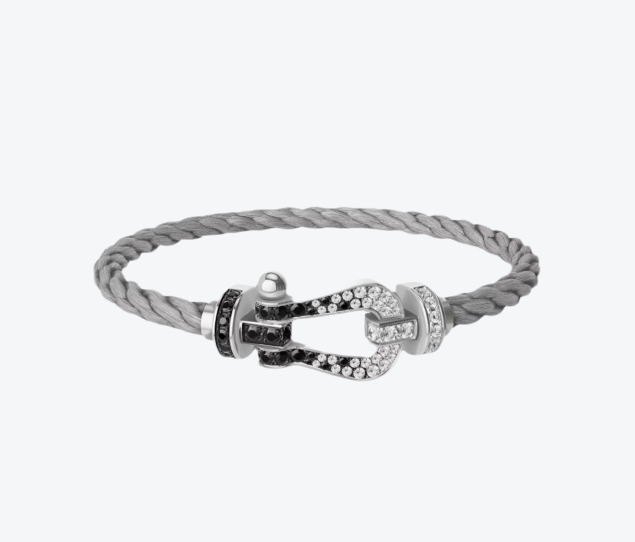 צמיד יוקרתי עם רצועת מתכת כסופה ואבזם בגוון כסף משובץ זרקונים נוצצים