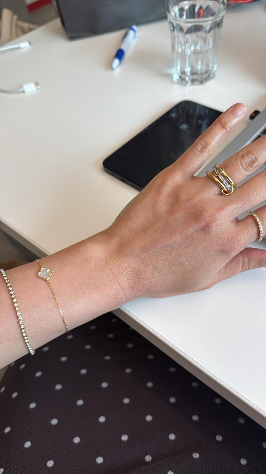 Gold clover bracelet with a white clover — JEWELLUXE™