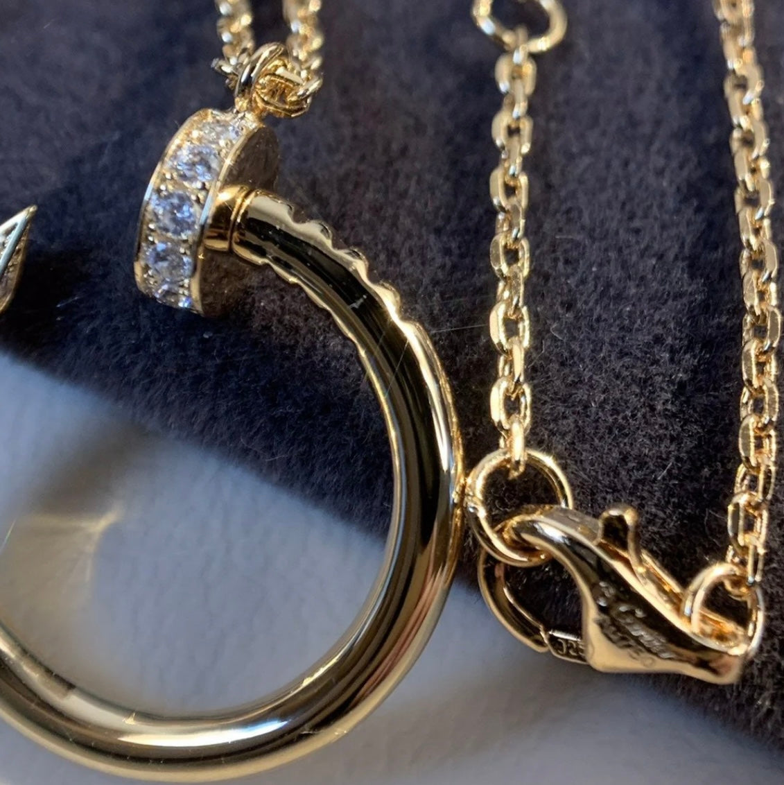 שרשרת אלגנטית מסמר בגוון זהב ורוד משובצת זירקונים נוצצים