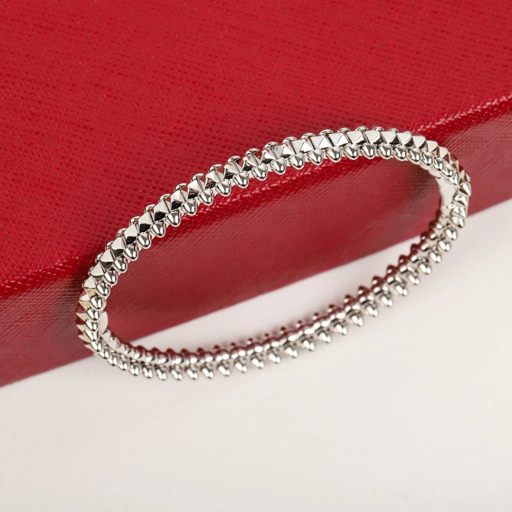צמיד אלגנטי בגוון כסף מבריק בעיצוב יוקרתי — JEWELLUXE™