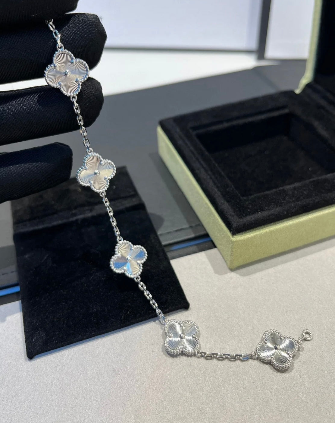 Kleeblatt-Armband mit 5 Kleeblättern in Silber