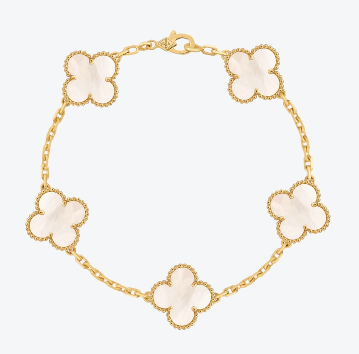 צמיד תלתן בגוון זהב עם 5 תלתנים בגוון לבן