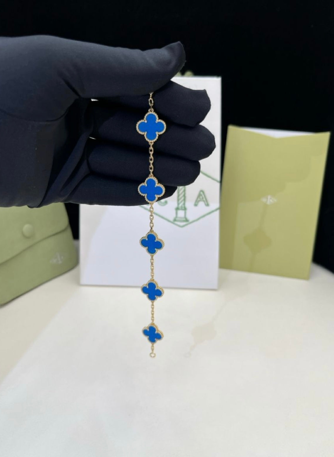 Bracelet trèfle doré avec 5 trèfles bleus