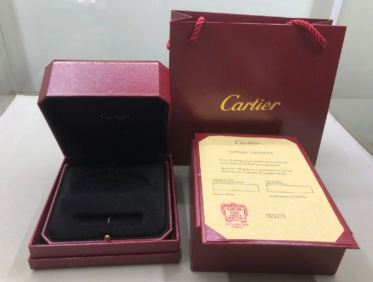 צמיד אלגנטי מסמר בגוון זהב מבריק עיצוב יוקרתי