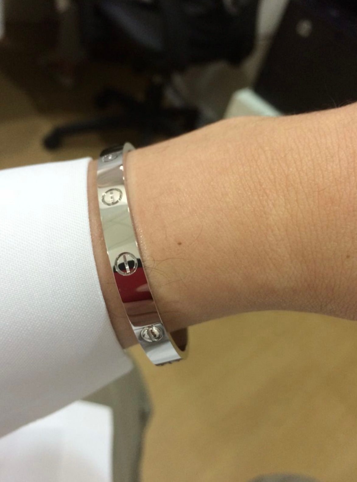 Elegant silver-toned bracelet with a timeless design — JEWELLUXE™