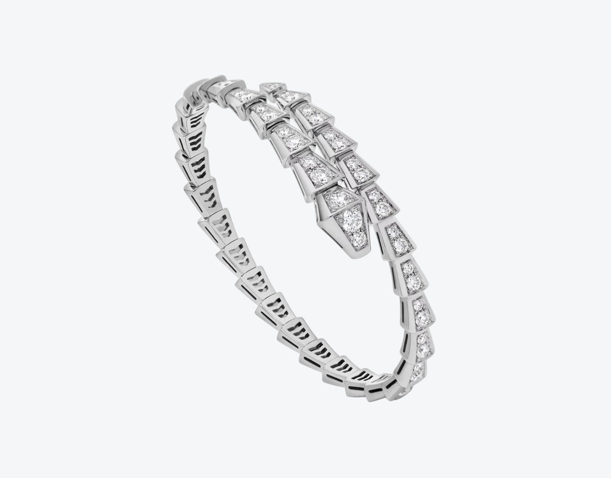 Schlangenarmband in Silberoptik, besetzt mit funkelnden Zirkonia in luxuriösem Design — JEWELLUXE™