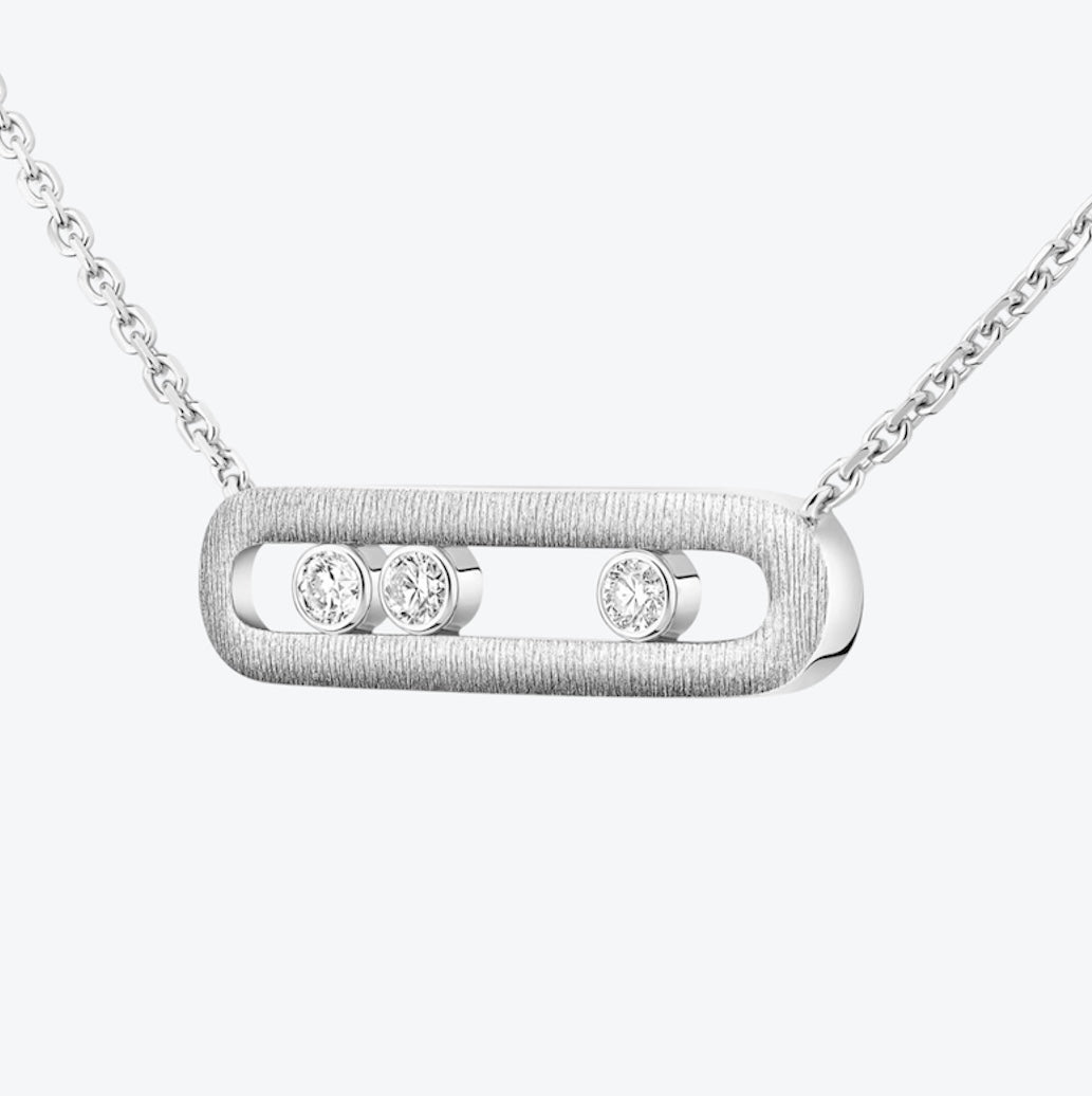 שרשרת אהבה בגוון כסף עם אבזם, 3 זירקונים נעים במרכז