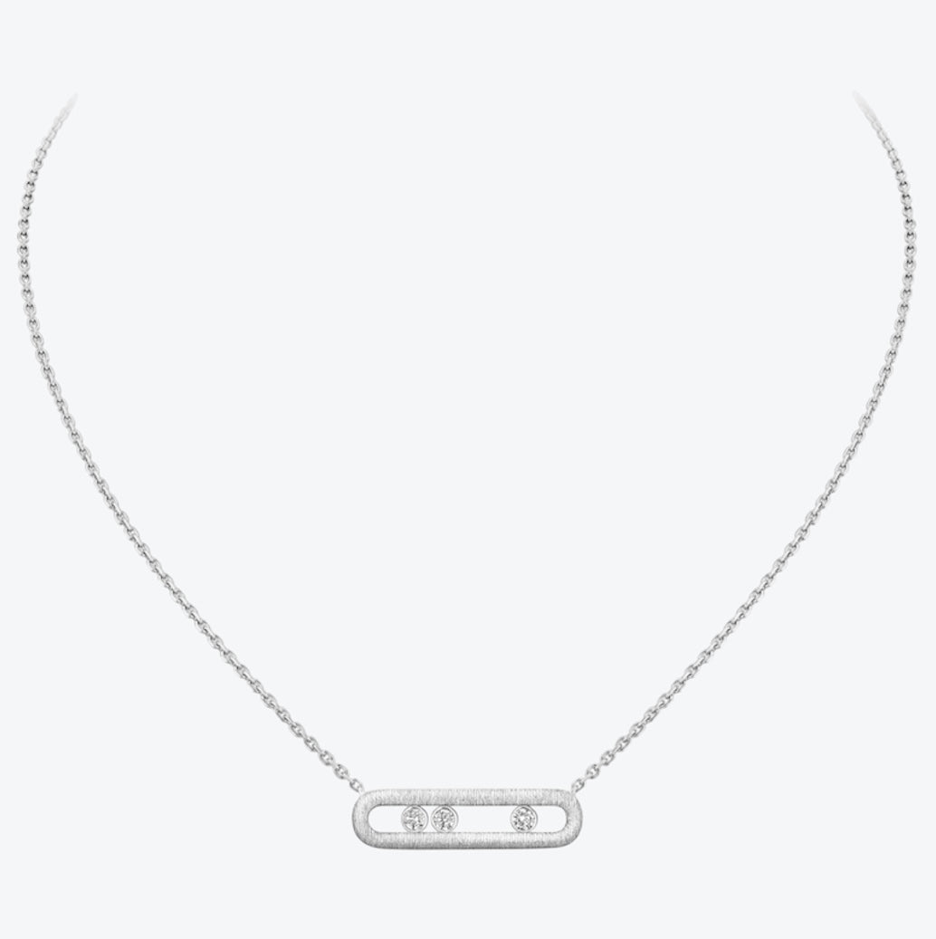 שרשרת אהבה בגוון כסף עם אבזם, 3 זירקונים נעים במרכז