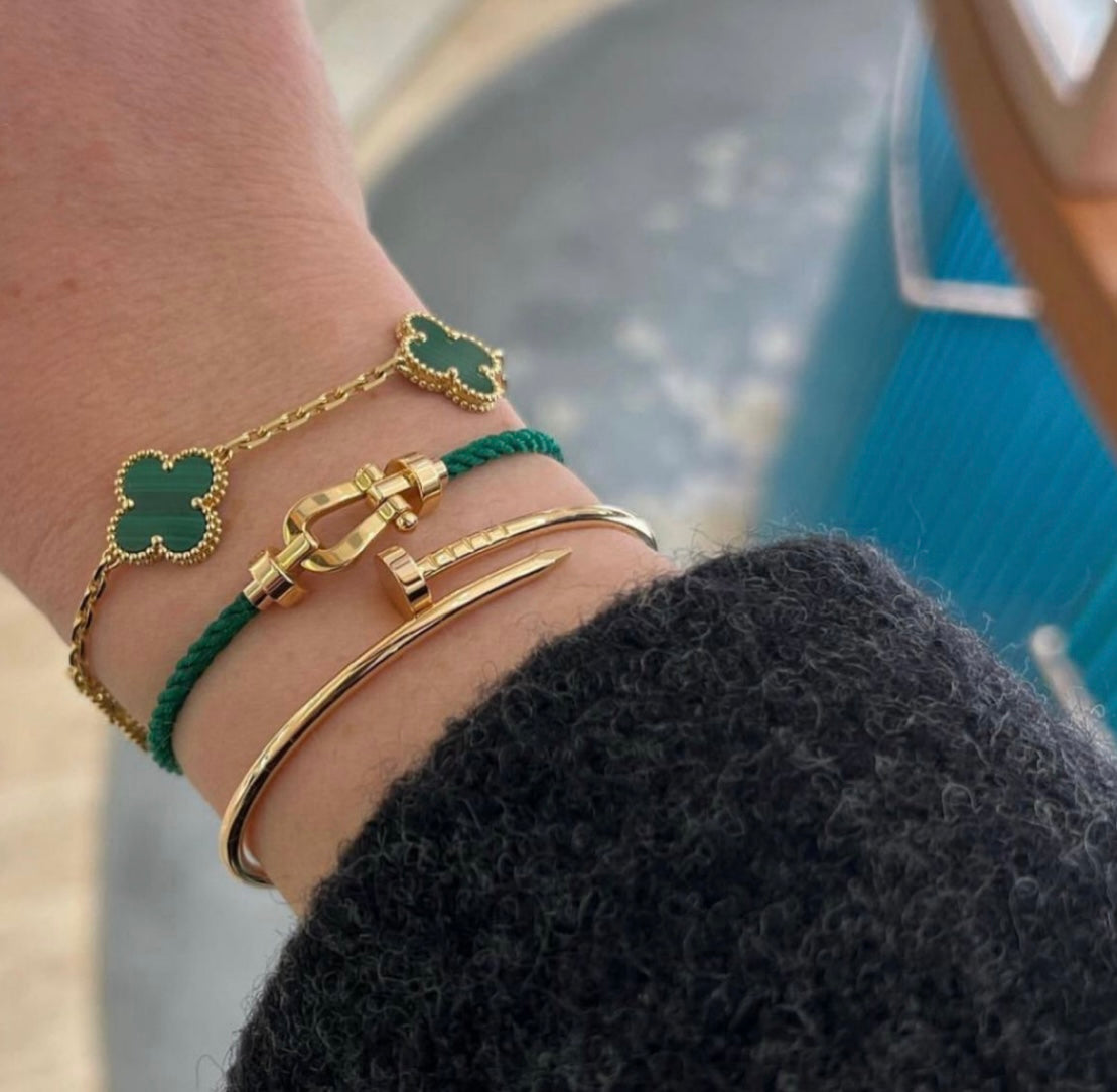 צמיד תלתן בגוון גולד עם 5 תלתנים ירוקים — JEWELLUXE™