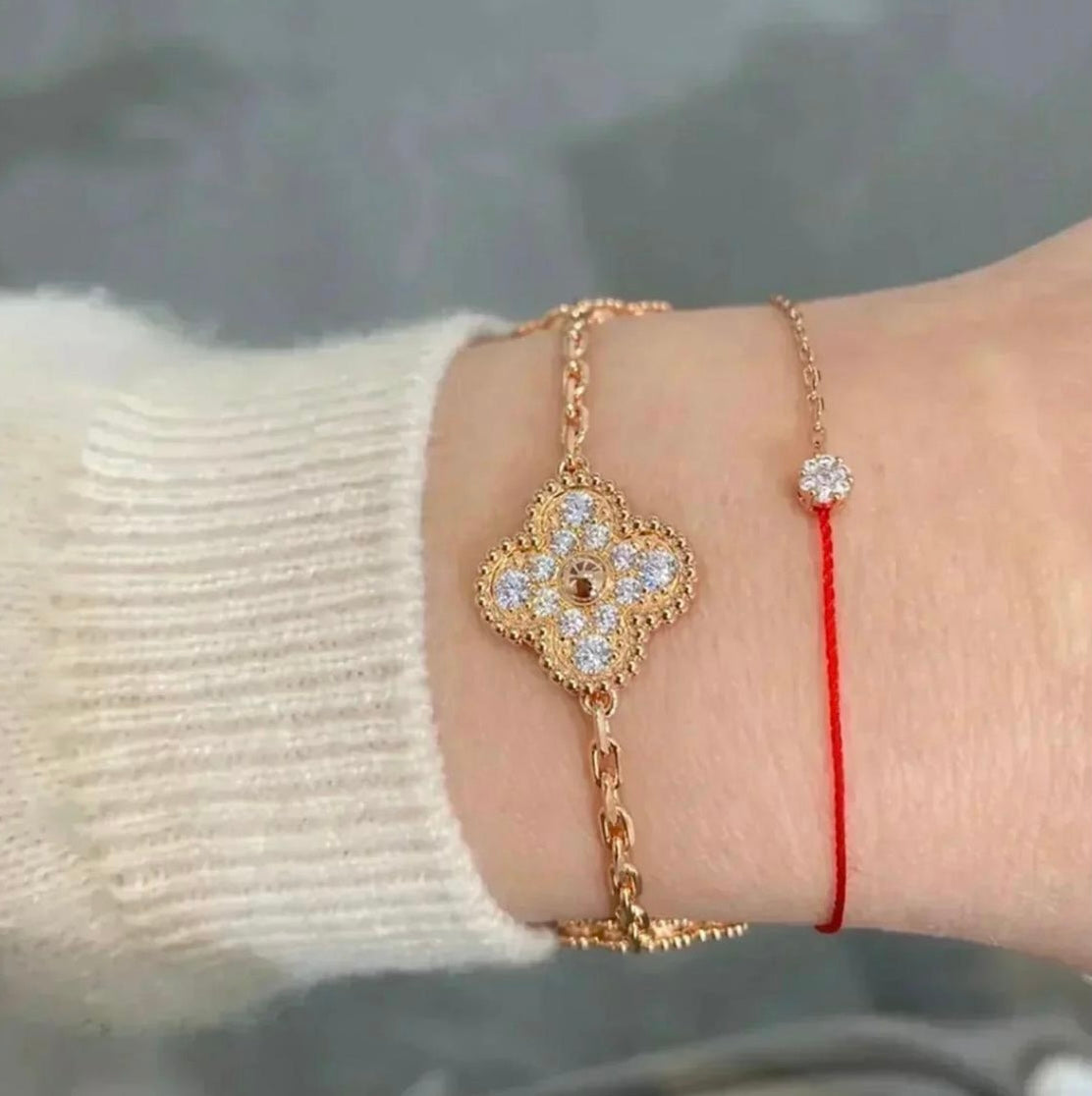 צמיד תלתן בגוון זהב ורוד עם 5 תלתנים בגוון זהב ורוד משובץ זירקונים נוצצים