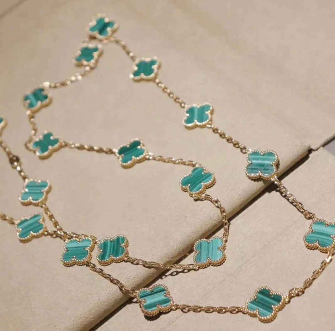 שרשרת 20 תלתנים צבע זהב עם תליון תלתן ירוק