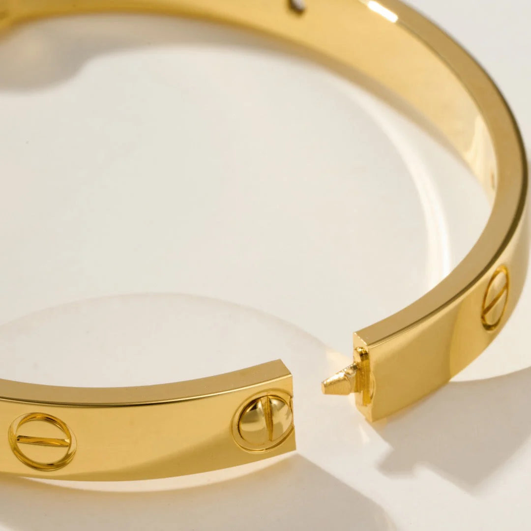 Elegant gold-tone bracelet set with 4 sparkling zircons — JEWELLUXE™