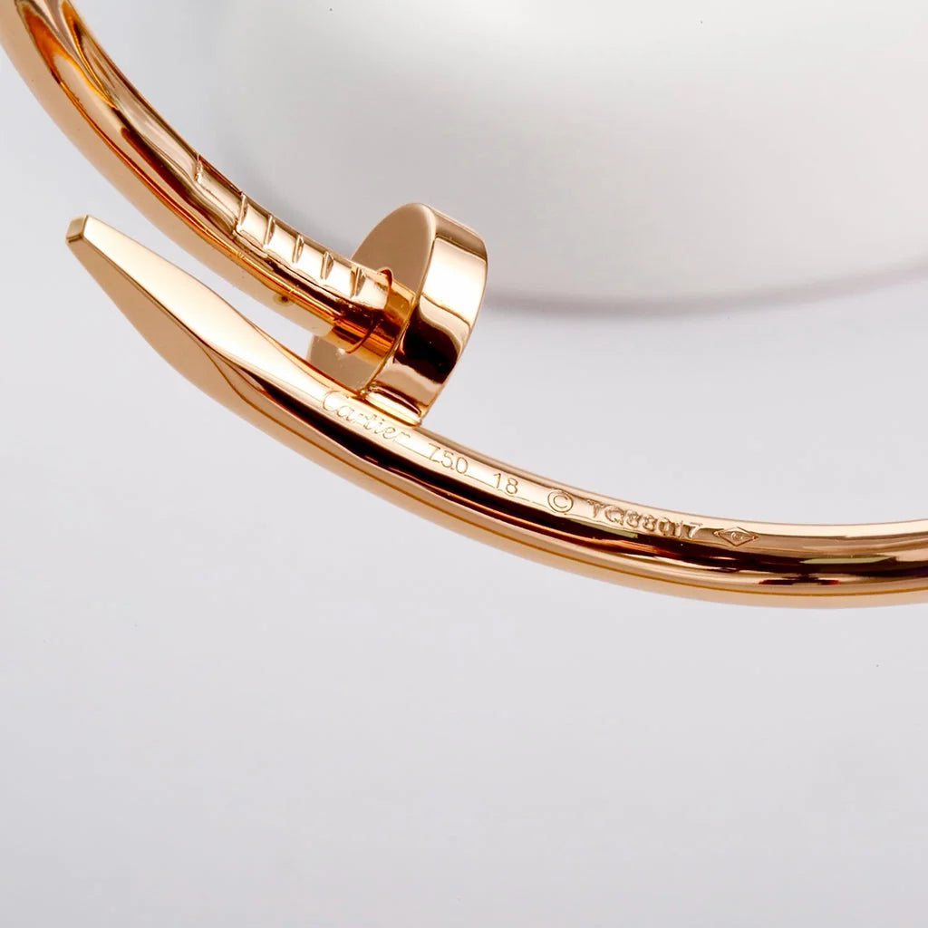 Elegant Nail Bracelet in Rose Gold with a Touch of Elegance.— JEWELLUXE™