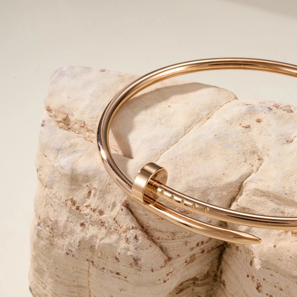 Bracelet élégant en or rose style clou avec une touche d'élégance — JEWELLUXE™