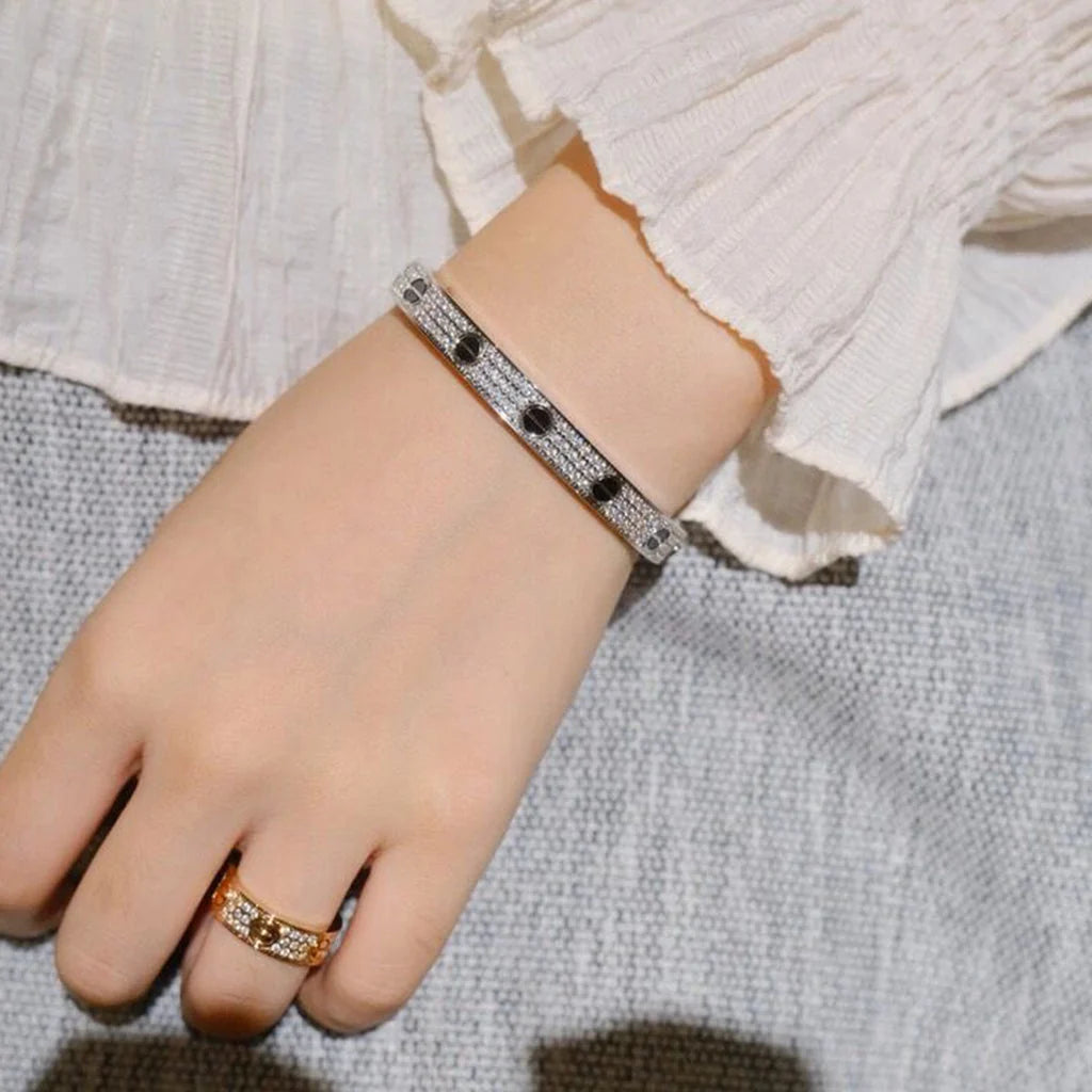 Bracelet premium couleur argent serti de zircons scintillants au design unique — JEWELLUXE™