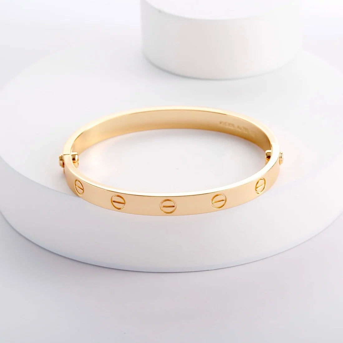 Elegant rose gold bracelet Timeless elegance — JEWELLUXE™
