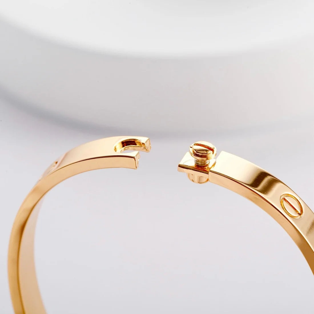Elegant rose gold bracelet Timeless elegance — JEWELLUXE™