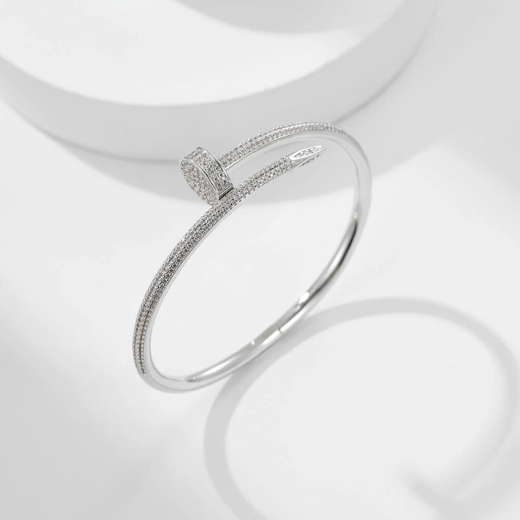 Bracelet élégant en acier inoxydable de couleur argent, serti de zircons scintillants — JEWELLUXE™