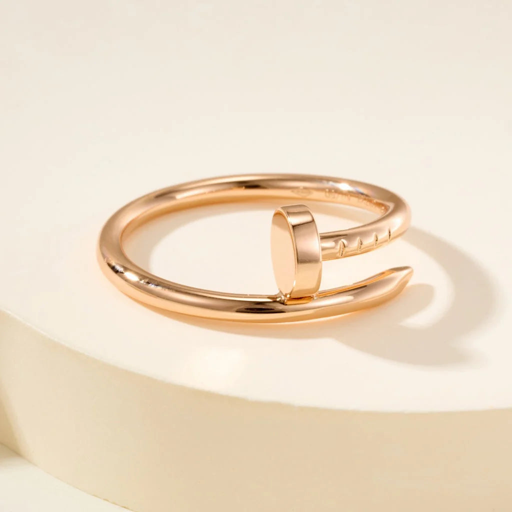 טבעת אלגנטית מסמר בגוון רוז־גולד מבריק — JEWELLUXE™
