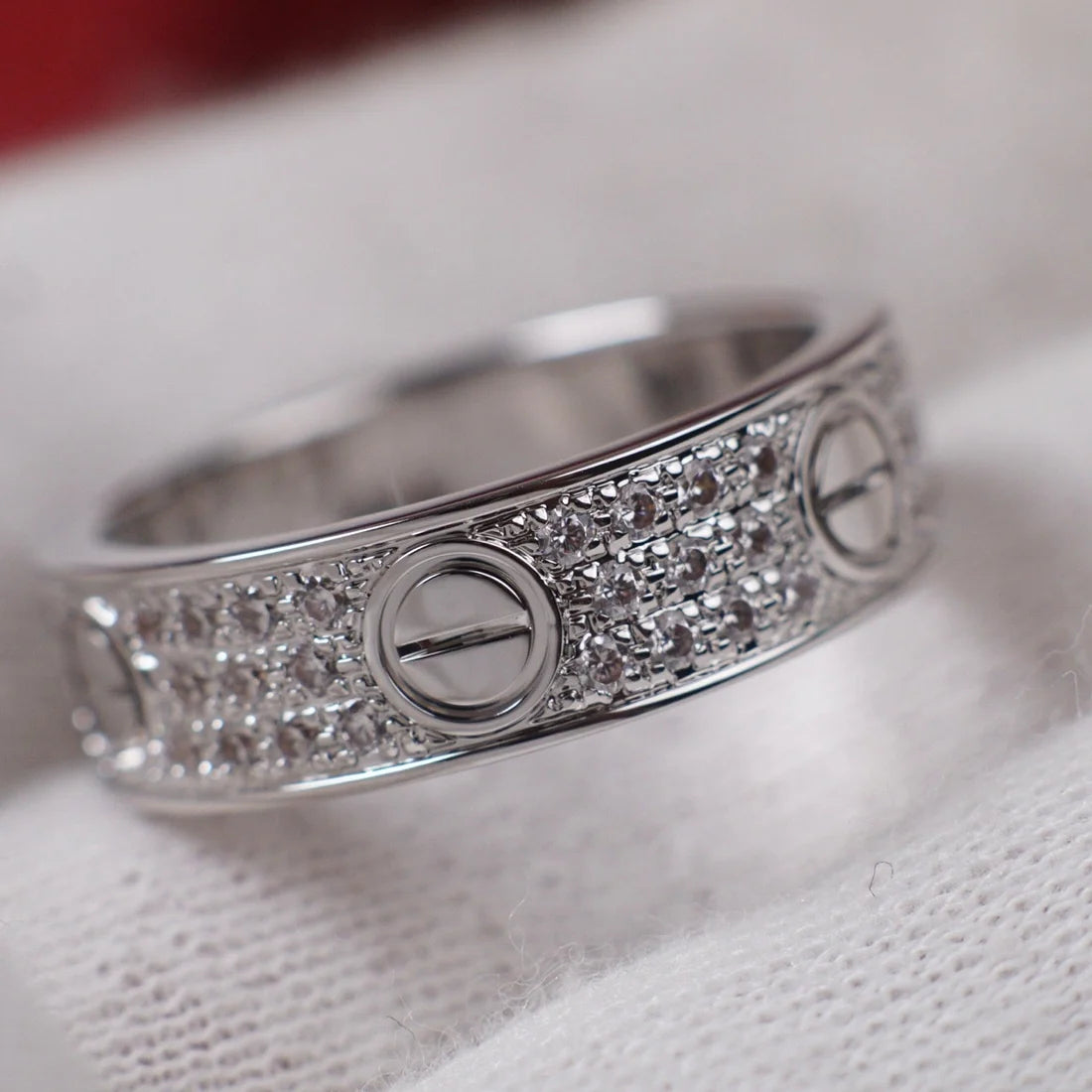 Elegant silver-tone ring with sparkling zircons — JEWELLUXE™