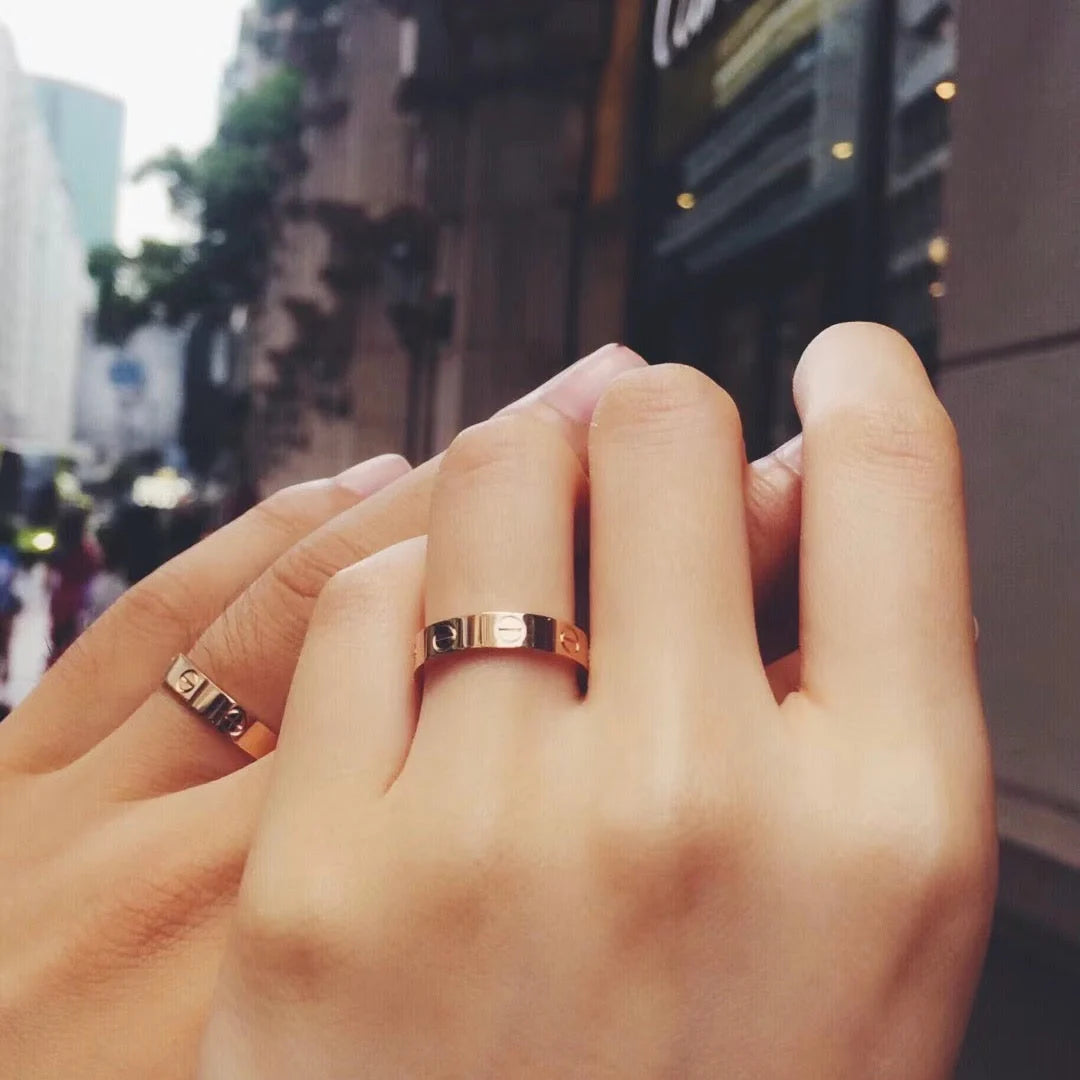טבעת אלגנטית בגוון ‎רוז־גולד מבריק — JEWELLUXE™