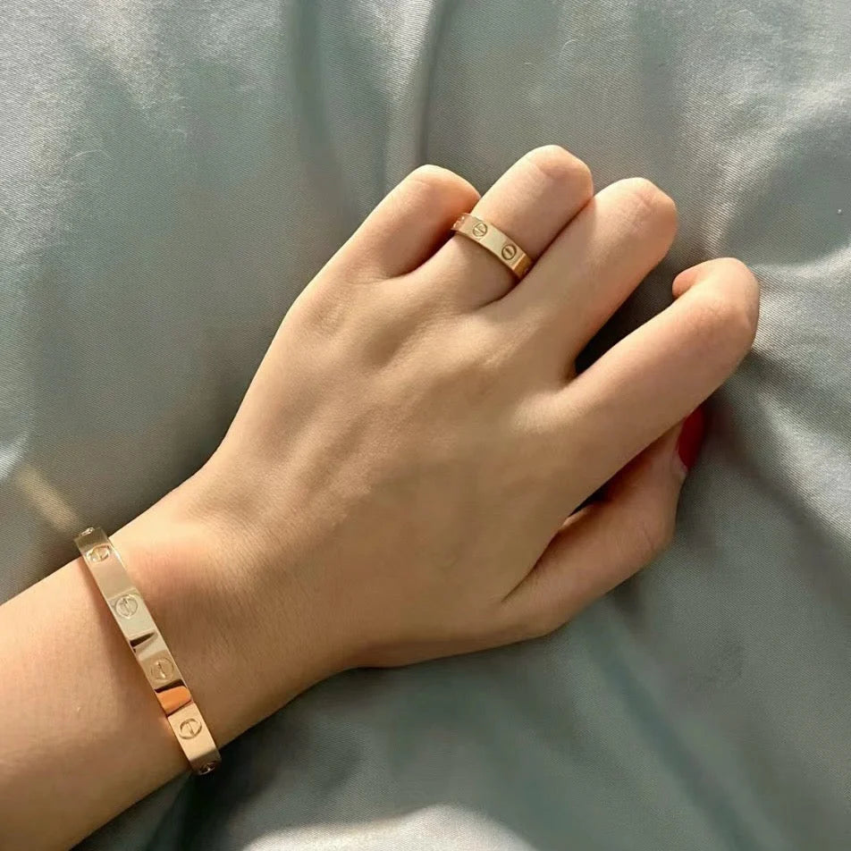 טבעת אלגנטית בגוון ‎רוז־גולד מבריק — JEWELLUXE™