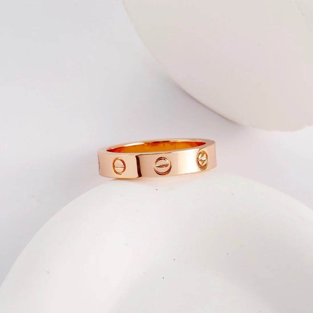 טבעת אלגנטית בגוון ‎רוז־גולד מבריק — JEWELLUXE™