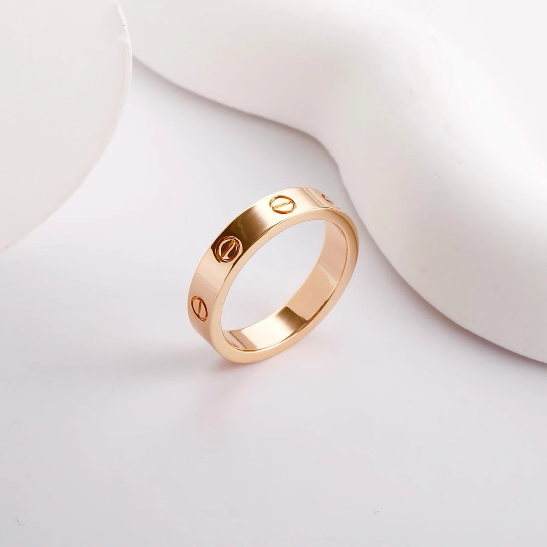 טבעת אלגנטית בגוון ‎רוז־גולד מבריק — JEWELLUXE™