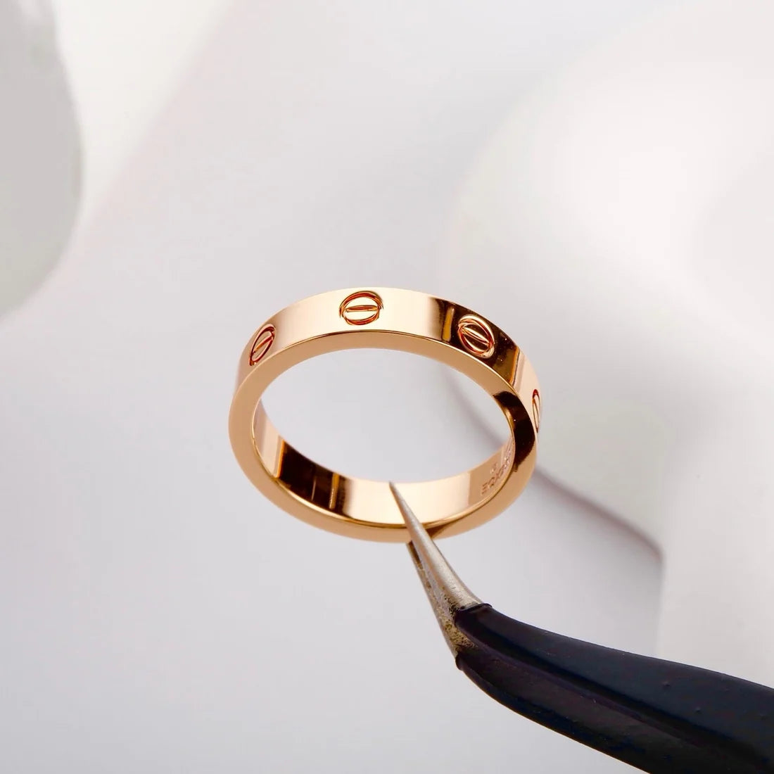 טבעת אלגנטית בגוון ‎רוז־גולד מבריק — JEWELLUXE™