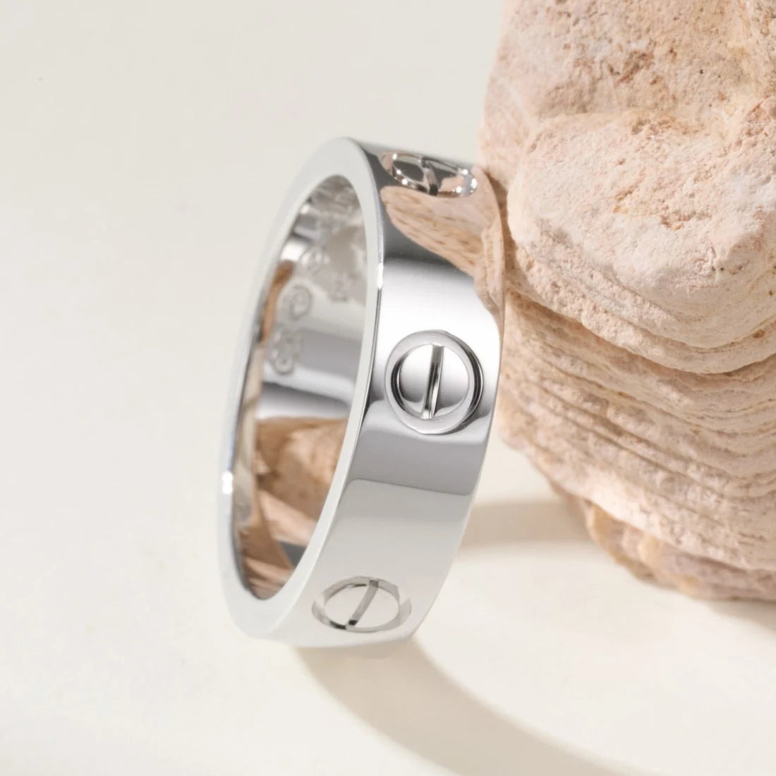 טבעת אלגנטית בגוון כסף מבריק — JEWELLUXE™