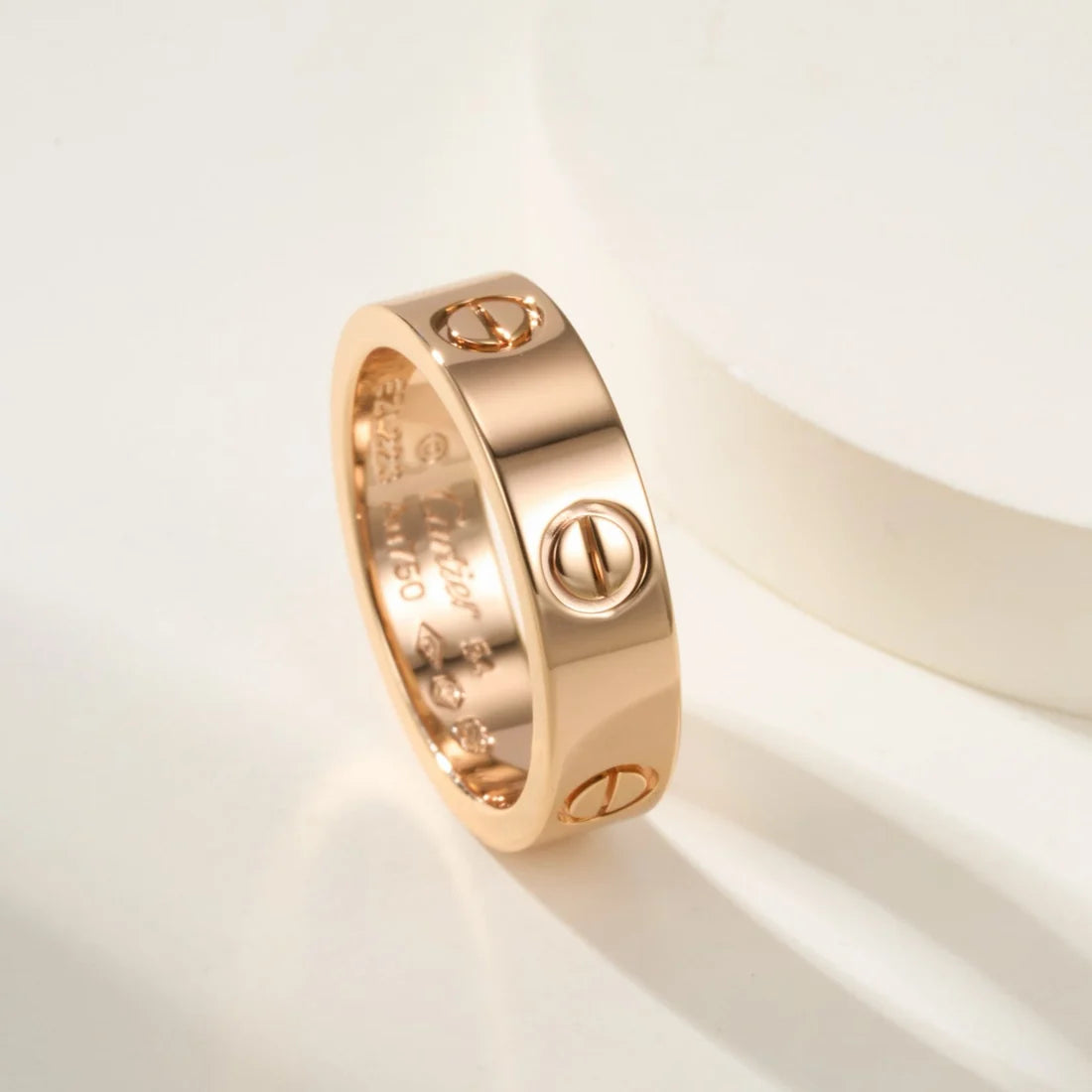 טבעת אלגנטית בגוון ‎רוז־גולד מבריק — JEWELLUXE™